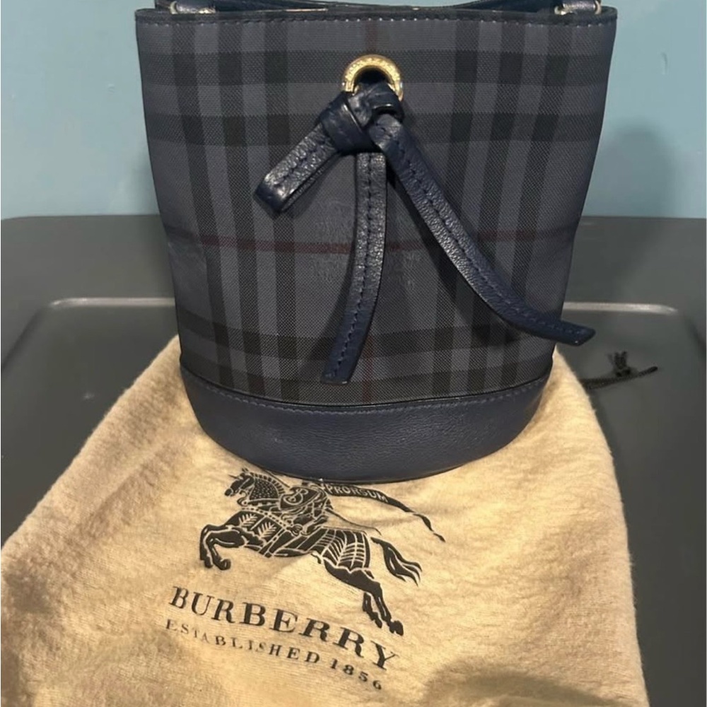 Burberry Horseferry and Leather Bucket Bag (Authentic)
